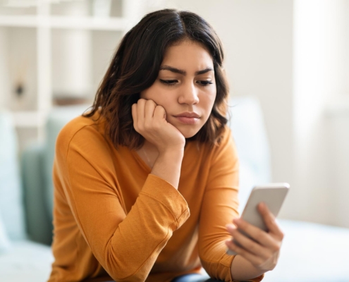 Customer impatient on phone call with support line
